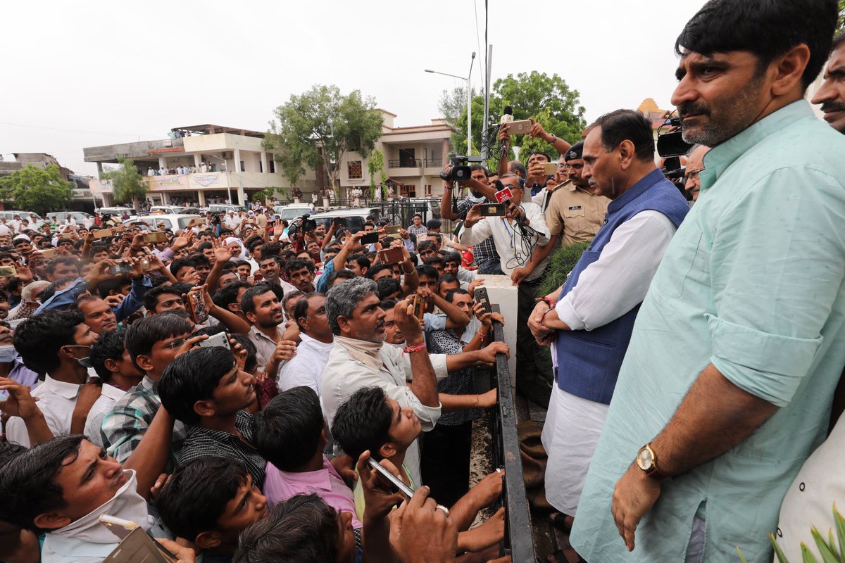 ChaudhryShankar's tweet photo. With CM @vijayrupanibjp at Dhanera APMC, interacting with the farmers and traders, ensuring all needed help from Govt. https://t.co/f8bd7viNkg