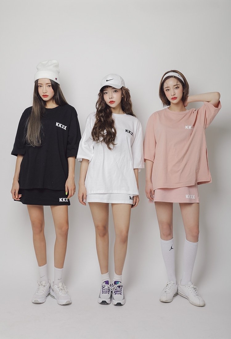 chuchuchustore's tweet photo. เสื้อยืดตัวยาว ตรงอกสกรีนลาย KKXX ตามภาพ ใส่หลวมๆ สบายๆ OVERSIZE ผ้าคอตตอนเนื้อดี 250฿ https://t.co/c2T3MTiSYb