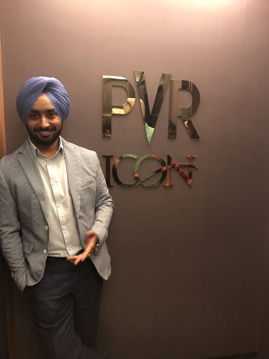 SufiSartaaj's tweet photo. #Mumbai SpecialScreening @TheBlackPr1nce @AzmiShabana @Kailashkher @satishkaushik2 @teleworldin @GurpreetKChadha @meetbros #DeepakS Thx4Luv🌹 https://t.co/WIfwusubeU