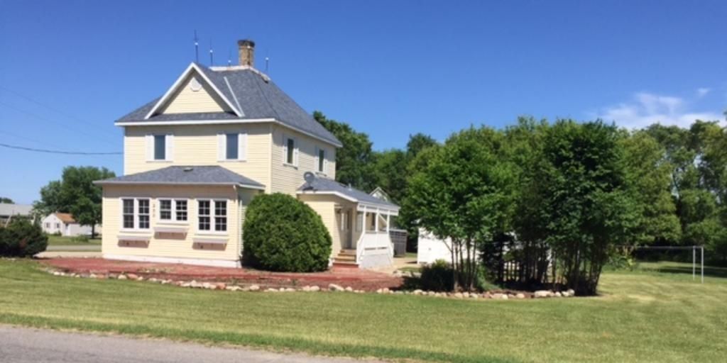 visitsaukcentre's tweet photo. We check out #benchmarkrealty, #SaukCentre for any real estate services. You should too. https://t.co/o663VGCuTV