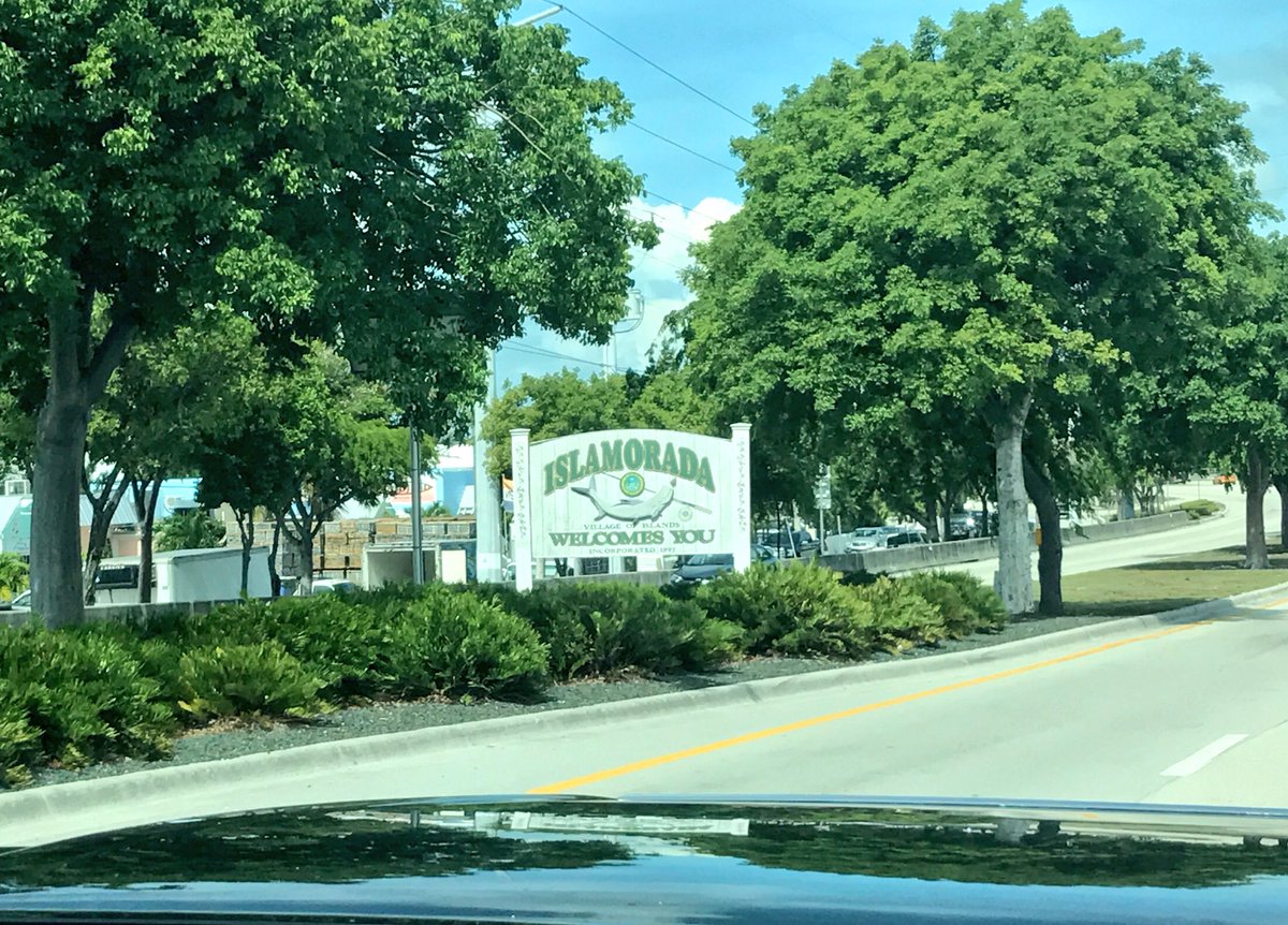 SheliSanders's tweet photo. Heaven's gate....Welcoming me in...
☀️🎣👙🍹🦀😎
#FLKeys #Cheeca
#TheGoodLife https://t.co/ffzFXSDDkL