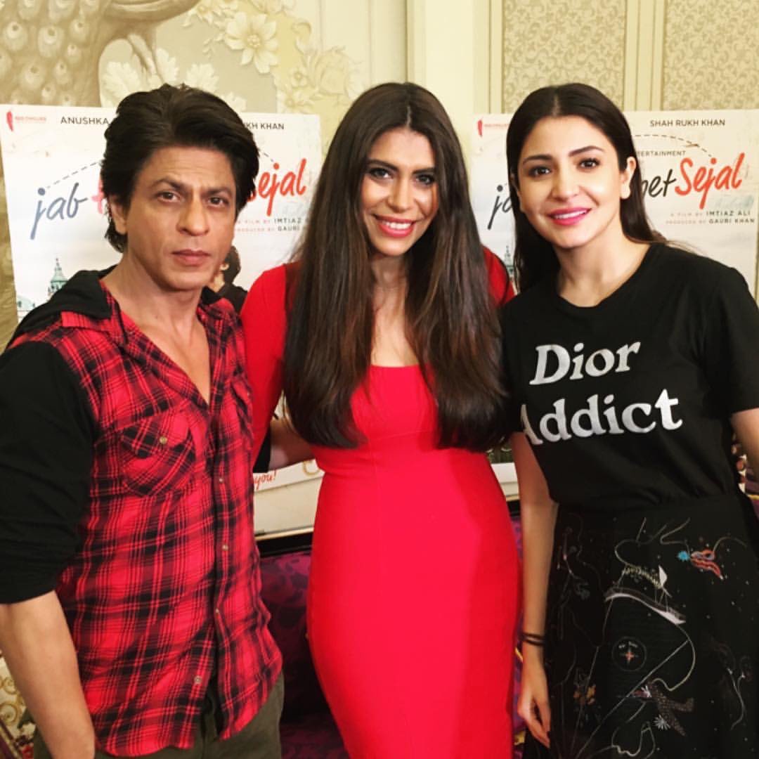 Snapshot : <a href="/iamsrk/">Shah Rukh Khan</a> &amp; <a href="/AnushkaSharma/">Anushka Sharma</a> clicked with <a href="/NourElsemary/">Nour Elsemary</a> earlier today during #JHMS promotional interview 
instagram.com/p/BXLIeikDQ_F/
