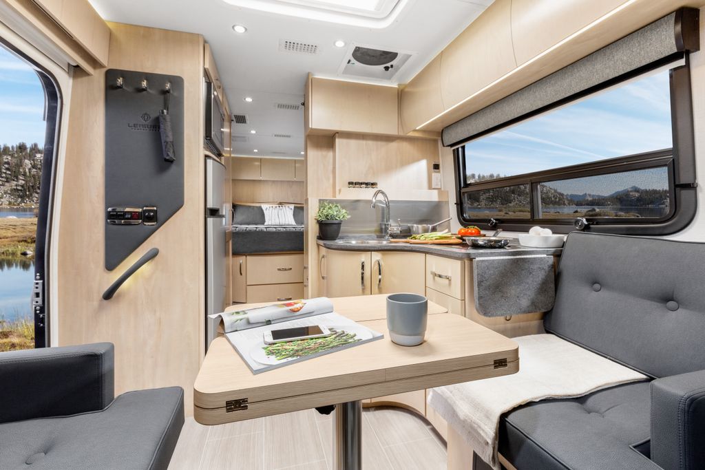 2018 leisure travel van unity