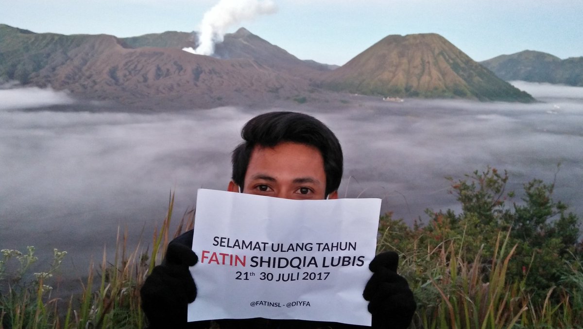 Heppy besdey bossqueee *alay 😂 mumpung belom telat huehehe.. Sukses terus, bertambah baik dalam segala hal, yg penting sehat terus <a href="/FatinSL/">Fatin Shidqia Lubis</a>