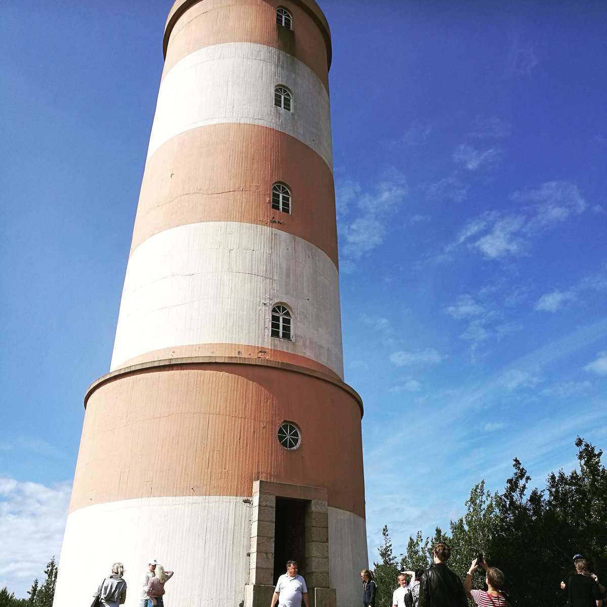 Uudenkaupungin edustalla sijaitseva Isokari on yhä merenkululle tarpeellinen majakka. Vetää myös matkailijoita puoleensa.