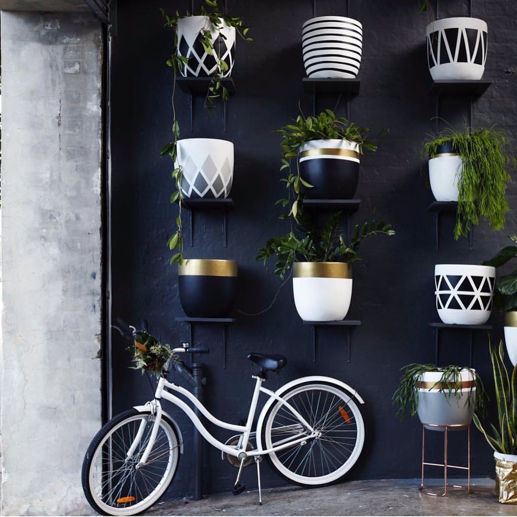 Amazing pot wall!
<a href="/designtwins/">Samadhi</a>

👉🏽 chinteriors.com.au

#interiordesign #interior #home #styletip #Australia #Sydney