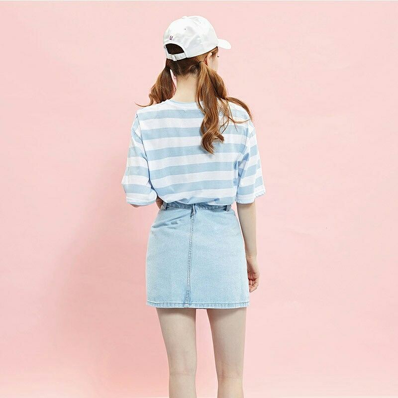 chuchuchustore's tweet photo. เสื้อยืดแขนสั้น ทรง OVERSIZE ใส่หลวมๆ สบายๆ พิมพ์ลายทางสลับสีฟ้าขาว 250฿ https://t.co/mEYHCIB1Vc