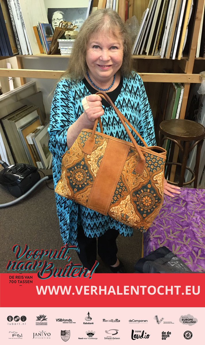 Dit is de tas van Wieteke van Dort; haar stem hoor je in de nieuwe luistervoorstelling verhalentocht.eu <a href="/DeDomijnen/">De Domijnen</a> <a href="/Laaglandtheater/">Het Laagland</a>