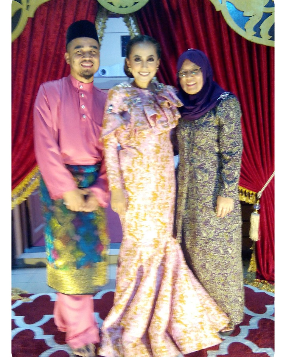 purplesnowwhite's tweet photo. With dear @HaizaHanafi 💗💗💗#rayasakan #rayasakanhaiza #rumahterbukahaiza #komplekssukandesatasik #22july2017 #haizatroopers #troopersforever https://t.co/rcRTy11KnY