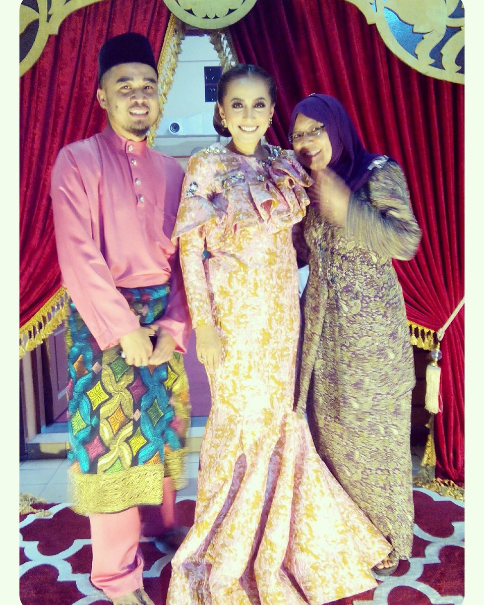 purplesnowwhite's tweet photo. With dear @HaizaHanafi 💗💗💗#rayasakan #rayasakanhaiza #rumahterbukahaiza #komplekssukandesatasik #22july2017 #haizatroopers #troopersforever https://t.co/rcRTy11KnY