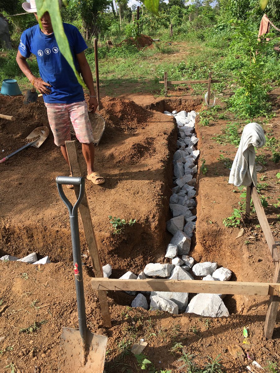 CampCambodia's tweet photo. #TeamMorn build the house in O Romchek village #CampCambodia @CampsInt https://t.co/y3gag74seM