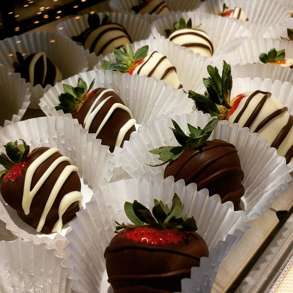 Yottabyte_me's tweet photo. Looking for something to do today? Come in and try a chocolate strawberry. Free!
#chocolate #fairtrade #tasty #Strawberries https://t.co/b0IIkz8GEj