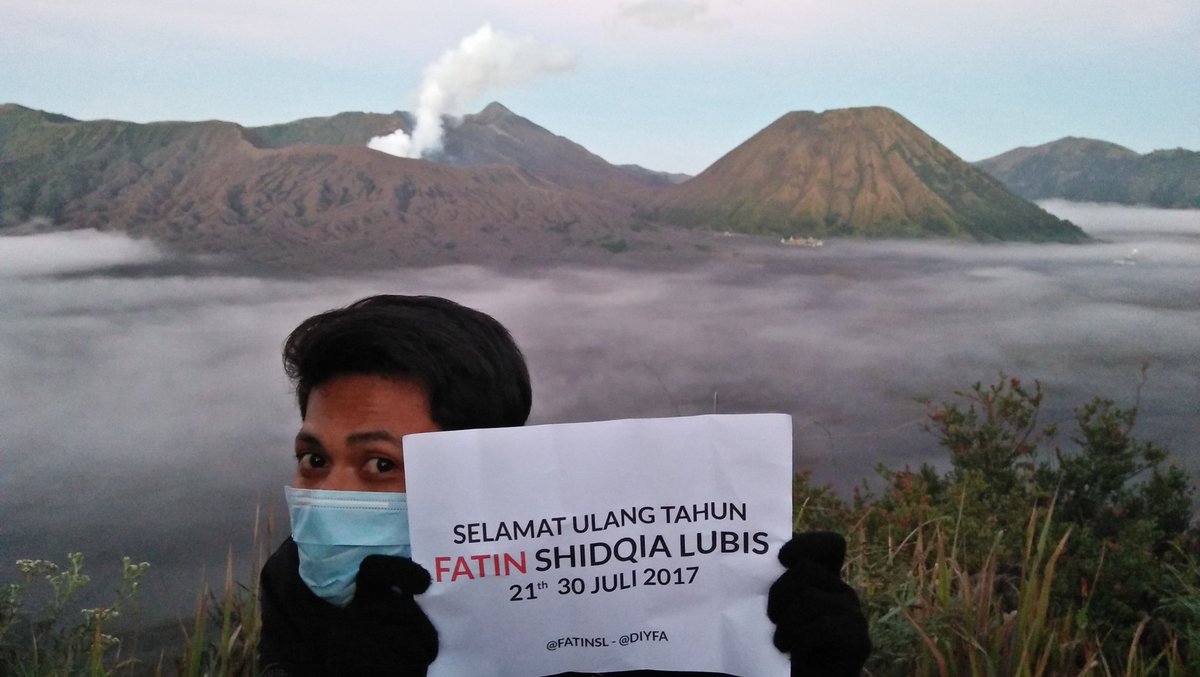 Kapan hiking bareng bossquee udh 21 tahun belom pernah ke puncak bromo huahaha <a href="/FatinSL/">Fatin Shidqia Lubis</a>
