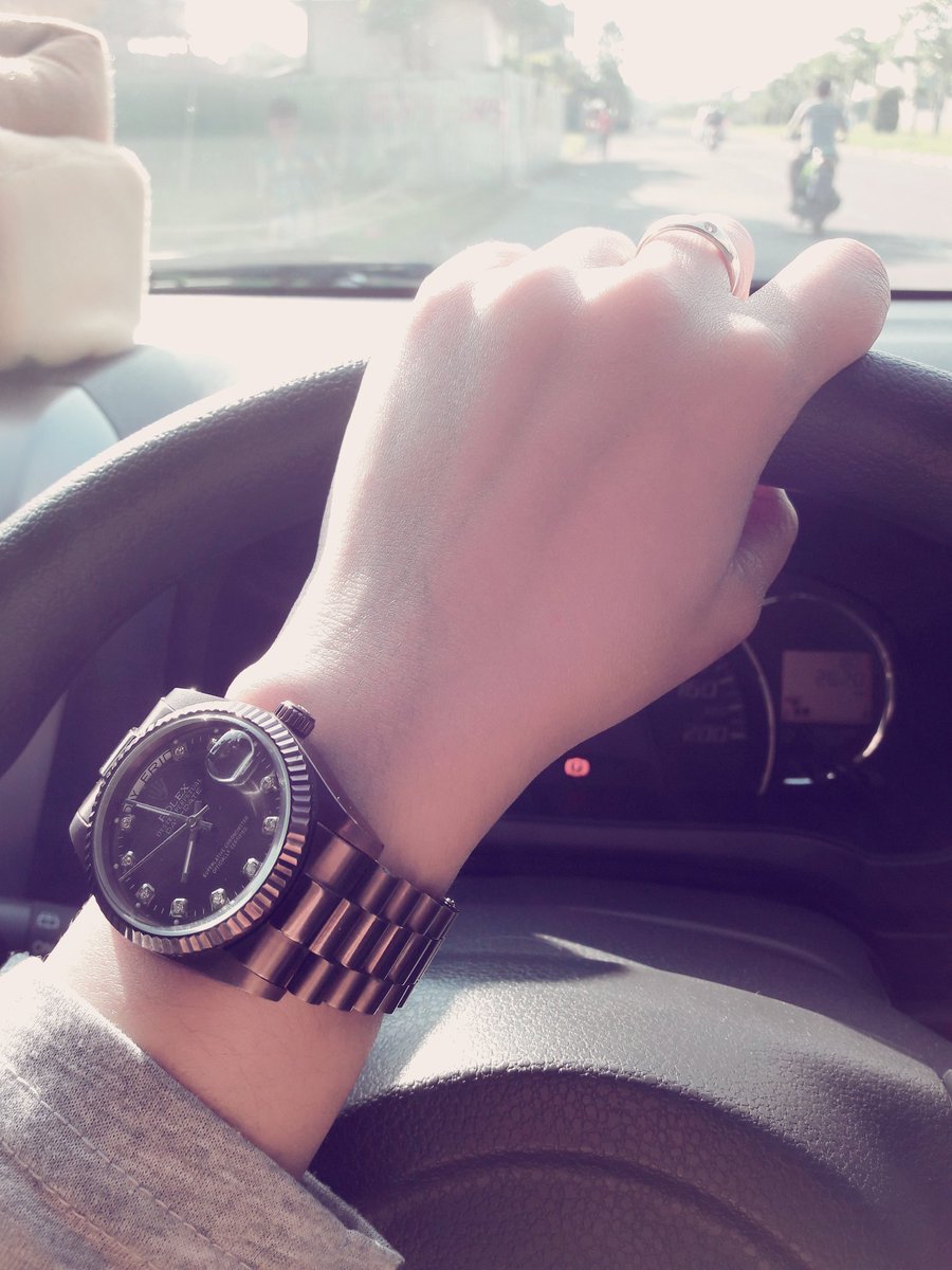 venpeb's tweet photo. Banyak orang yang memiliki jam tangan mahal harganya tetapi tidak banyak yang memiliki waktu-waktu yang berharga. – Mahathir Mohamad https://t.co/baOJnz0Q8R