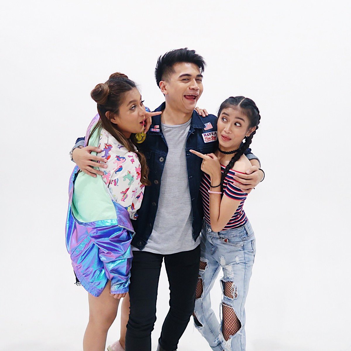 phamswing's tweet photo. ❤️💛💚💙💜 https://t.co/9bUIGHSC81