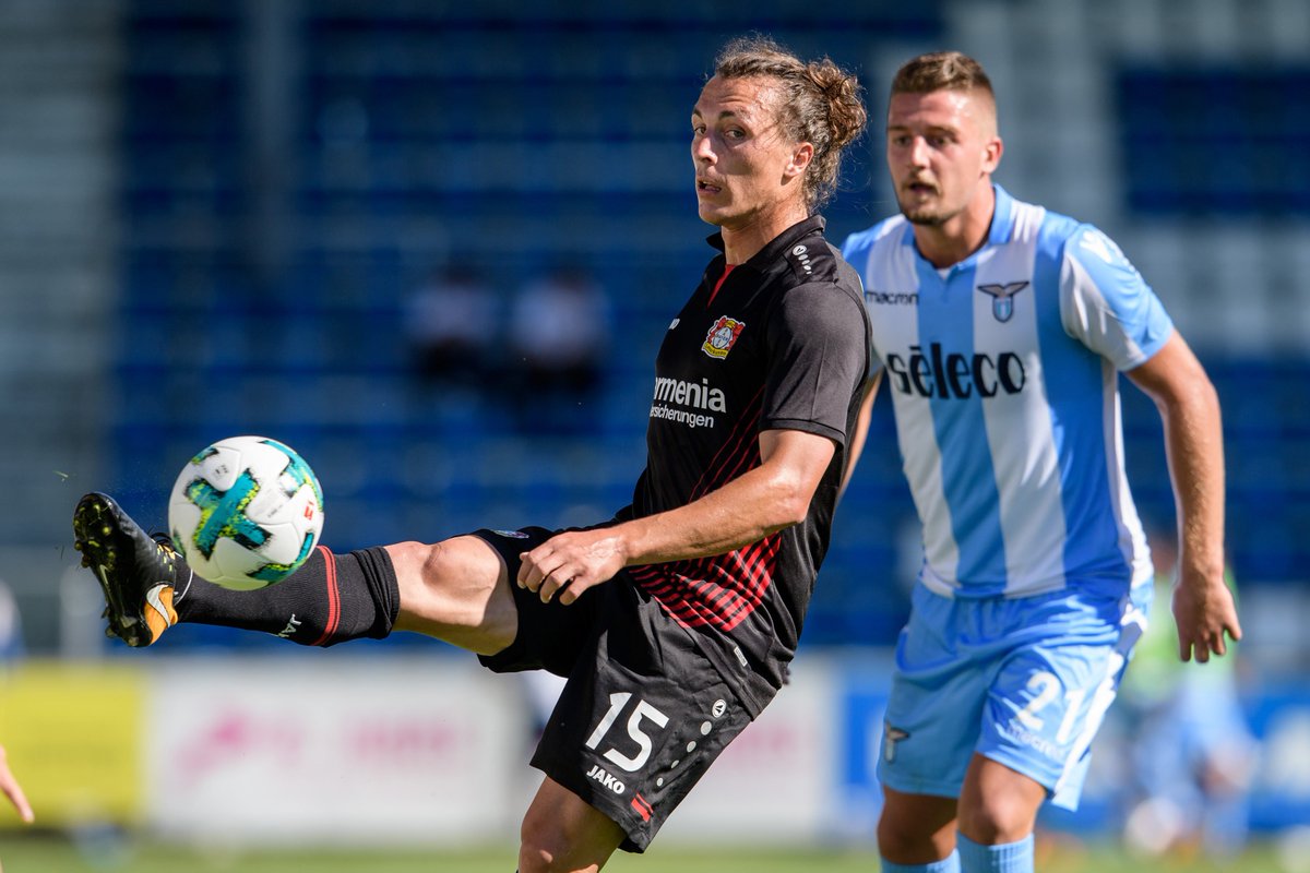 bayer04fussball's tweet image. 77.
Schade! Nach Freistoß von #Yurchenko rutscht #Baumi am Ball vorbei.
🎥 bayer04.de 

#LazioBayer04 3:0
#B04inAustria 🇦🇹