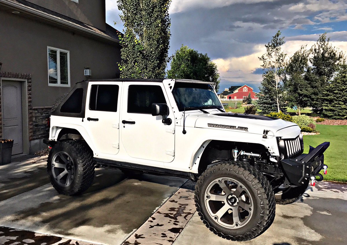 fossilfuel69's tweet photo. Ray of sunshine after the storm @THEJeepMafia @Thejeepboss #JeepMafia #JeepLife @MotavationJC555 #JeepFamily #jeep #jku @ItsJeepsDaily https://t.co/zZGOPQGxv2