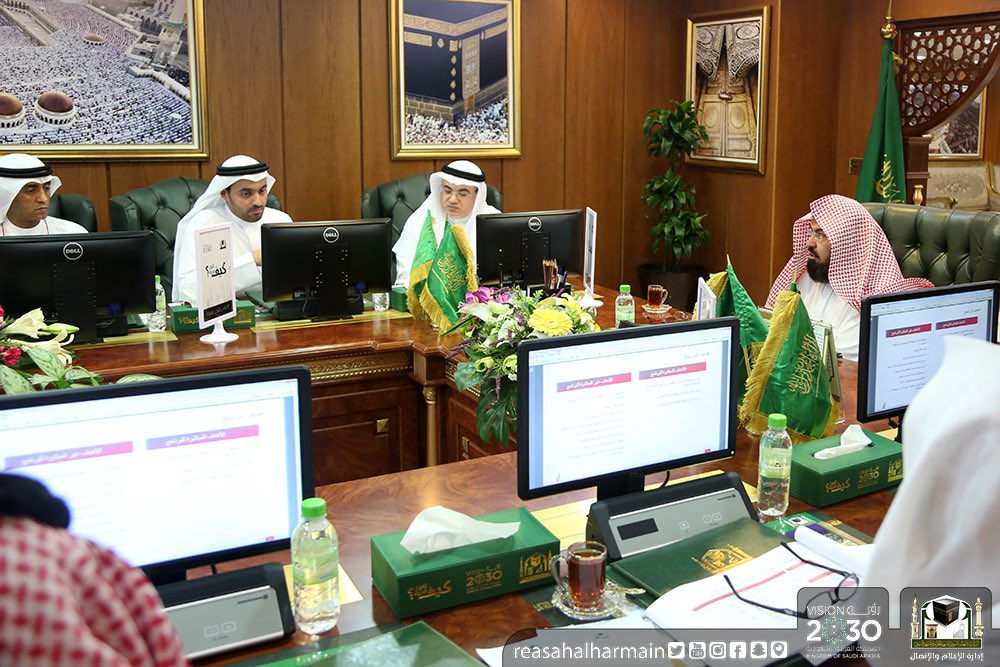 Kafaa_Sa's tweet image. (١) فريق شركة كفاءة يجتمع بمعالي الشيخ الدكتور عبدالرحمن السديس لإطلاعه على تقرير سير العمل بخصوص مشاركة الرئاسة العامة ...