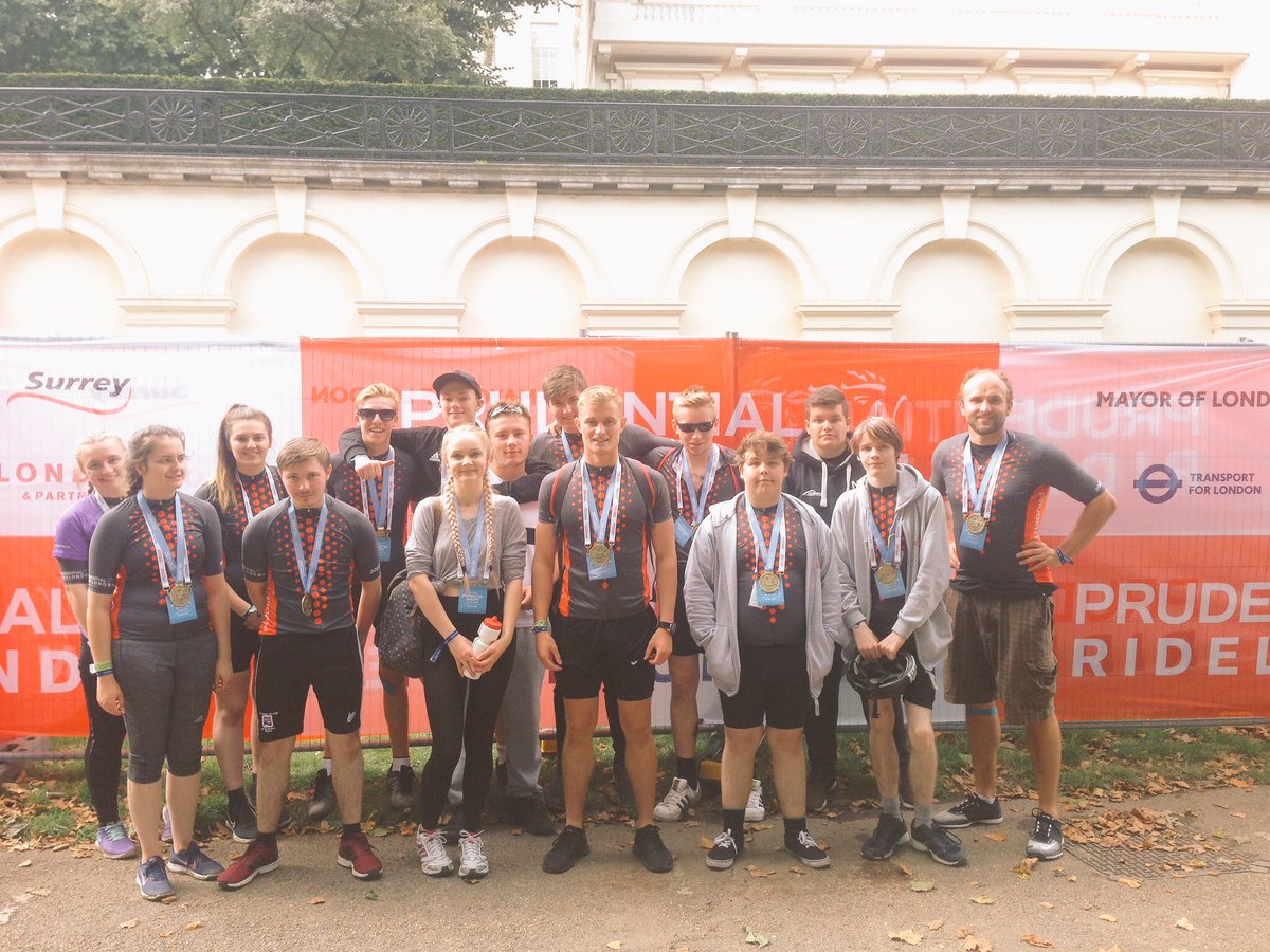The_Sixth_Form's tweet photo. Team @DykeHouse proudly showing off their well deserved medals. Congratulations 👏🚴👍 #sorelegs #achievement #experience #RideLondon46 https://t.co/3hSQGh9oHI