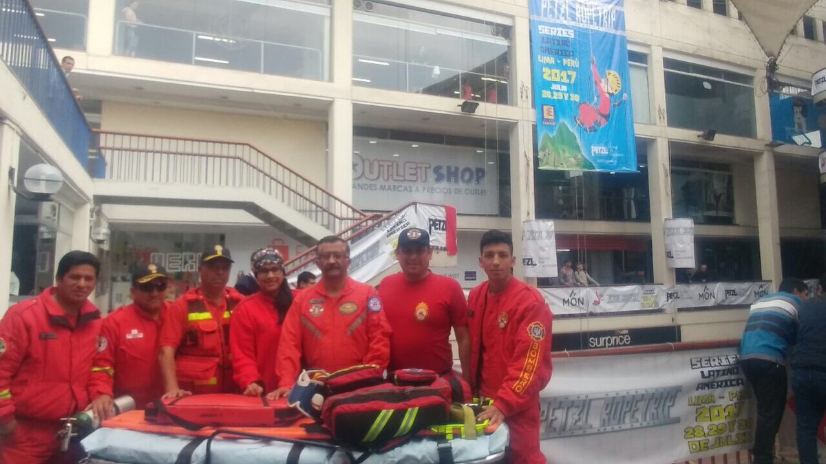 ctruyenque's tweet photo. Un agradecimiento a @bomberosPE compañía La Perla por acompañarnos en #petzlropetrip2017 Sra. @nancylange_ esta cordialmente invitada https://t.co/0Q5xcRBs87