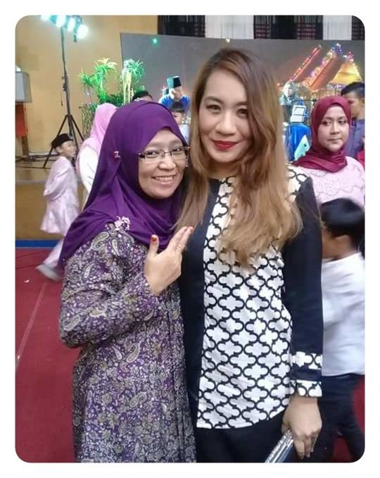 purplesnowwhite's tweet photo. With dear @HaizaHanafi &amp; amelina 💗💗💗#rayasakan #rayasakanhaiza #rumahterbukahaiza  #komplekssukandesatasik #22july2017 #haizatroopers https://t.co/xIKPDeAXB5
