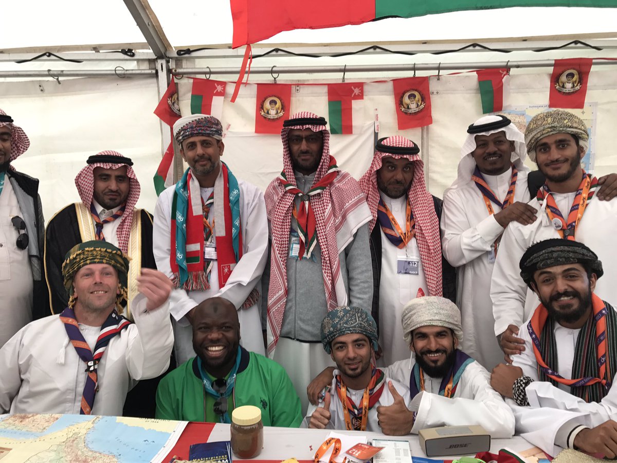 OmanCM17's tweet photo. تبادل الهدايا التذكارية بين وفد جوالة السعودية ووفد جوالة سلطنة عمان 
#moot2017
#moot
#iceland
@ScoutMoot2017 https://t.co/Znj0Q5hVj5