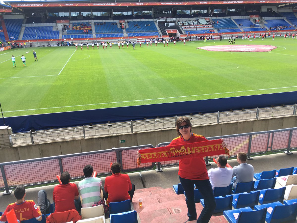 almuTwiteando's tweet photo. A por ellas! Vamooos! #WEURO2017 #JugarLucharYGanar #AUTESP https://t.co/6fsoD4w76L