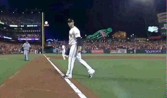 TheBsblr's tweet photo. Retweet if you know what rule is being broken 😡 https://t.co/vRxJuF2lPE