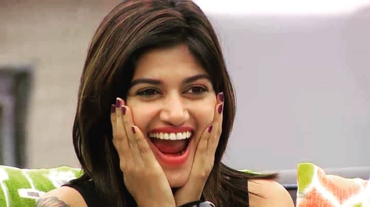 Bigboss_troll's tweet photo. Rt - #Oviya
Like - #binthu
#OviyaArmy 
#binthuArmy
#BiggBossTamil https://t.co/os8jBUMT9n