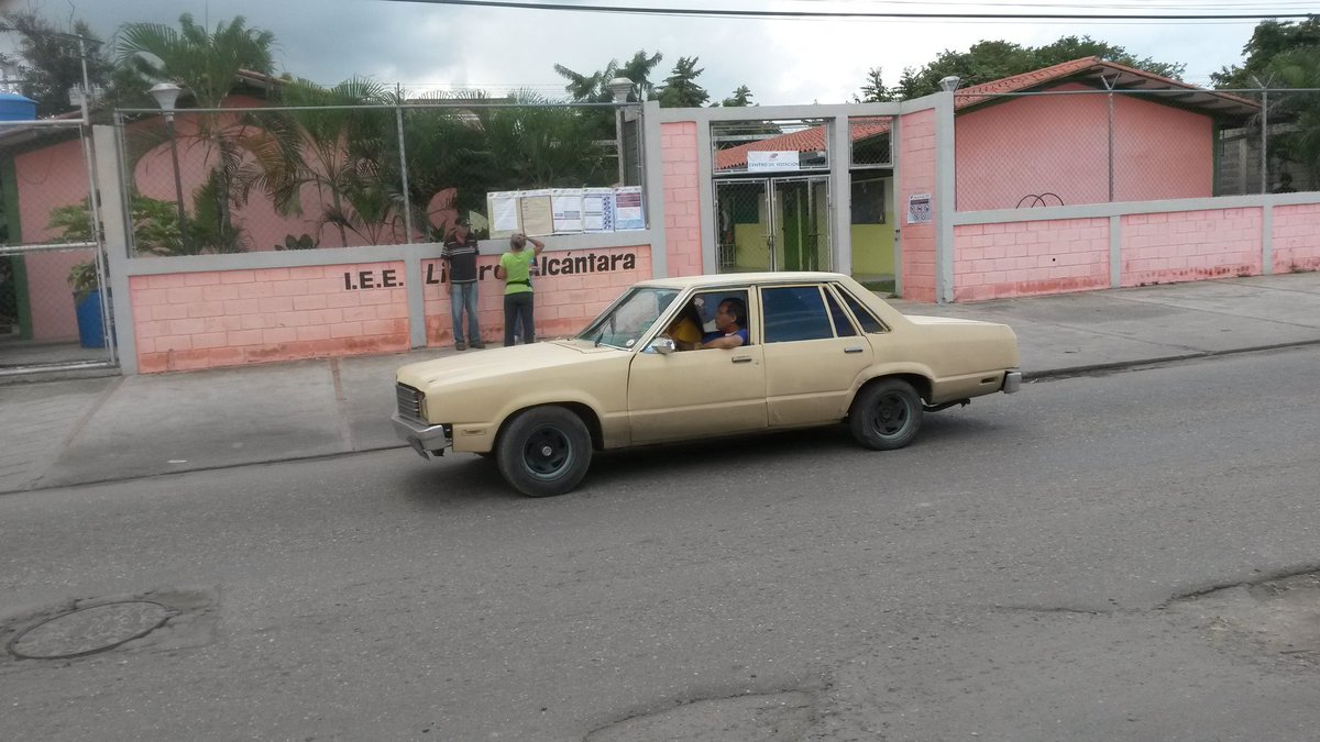 EduardJe's tweet photo. #CentrosVacios Iela francisco linares alcantara maracay aragua https://t.co/P5Z8bUOtmd