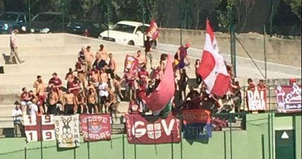 Reggiana1919_IT's tweet photo. #cuoregranata #daicandom #coppatim I tifosi granata presenti al #TrastevereStadium
#TrastevereReggiana https://t.co/cc8jGNMgq9