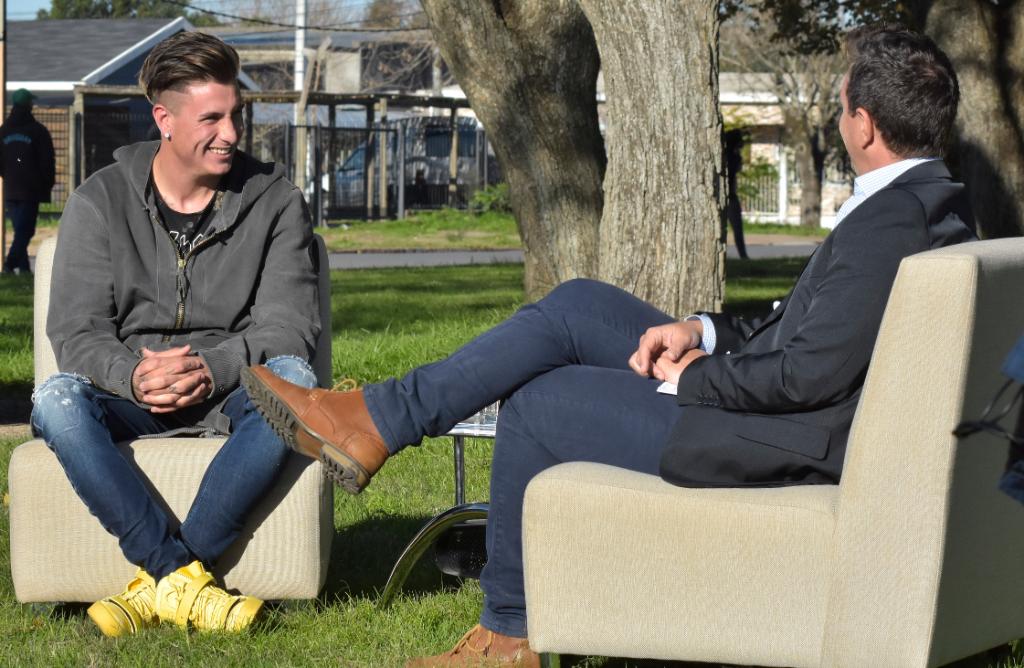 U_ru_guayo's tweet photo. Aprovecha el receso local y reviví las entrevistas de @Buysan a @JoseMaGimenez13 #Markarian #Cebolla y #Papelito en https://t.co/X7p8wAXygd https://t.co/TXHMHpSJRj