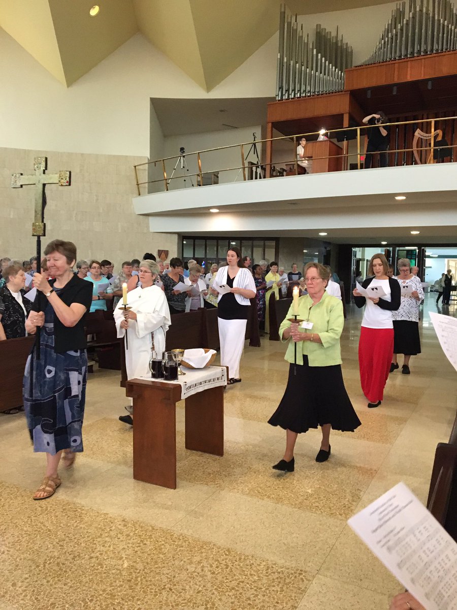 dominicanfmly's tweet photo. The time has come #firstprofession #DominicanOP @sinsinawasister https://t.co/J9N6OWdARh