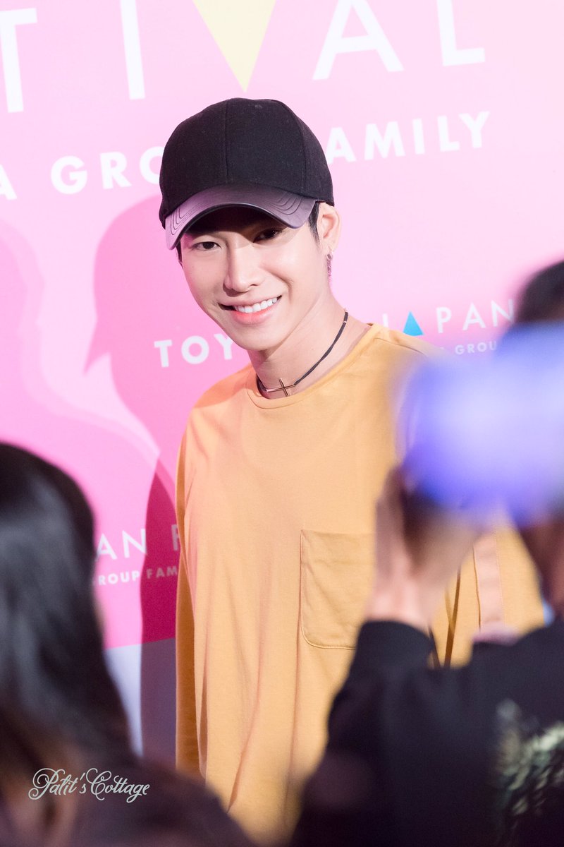 PalitsCottage's tweet image. ฉากหวาน คนก้อหวานนน
#เป๊กผลิตโชค 
#peckpalit
#Peckpalitchoke 
#palitgallery 
#ToyotsuJapanFestival