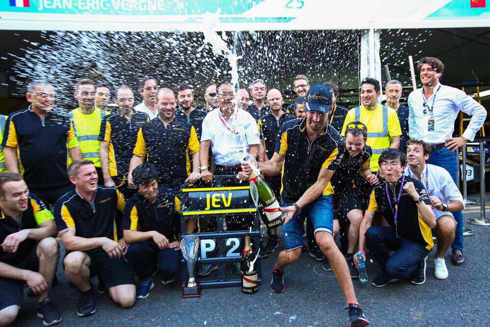 JeanEricVergne's tweet photo. Souvenir de notre 1er Podium à Buenos Aires / Last race les amis, last #fanboost #jeanericvergne Merci pour tout ❤️🇨🇦✌🏽#MontrealePrix #JEV25 https://t.co/gJ32EXkFrY
