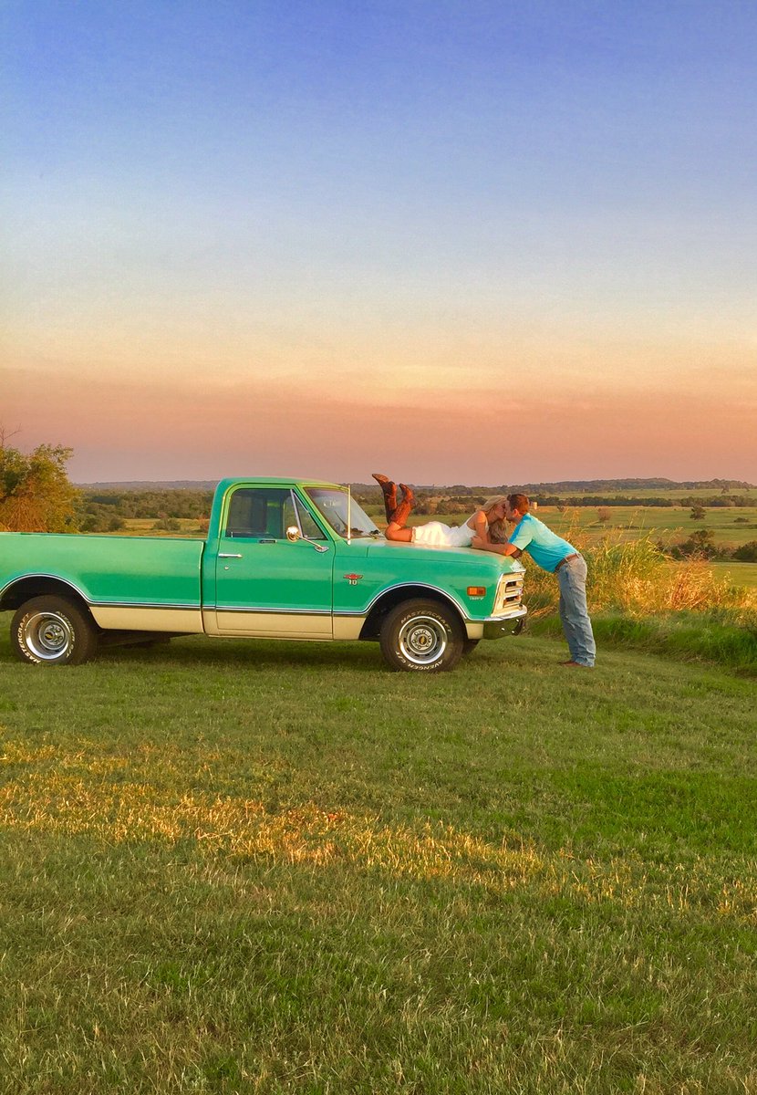 Alexis__Tiller's tweet photo. Ones my brother got from my phone 🌻🌾 #oncloudcline #Rafter5MRanch https://t.co/g4O018fiJX