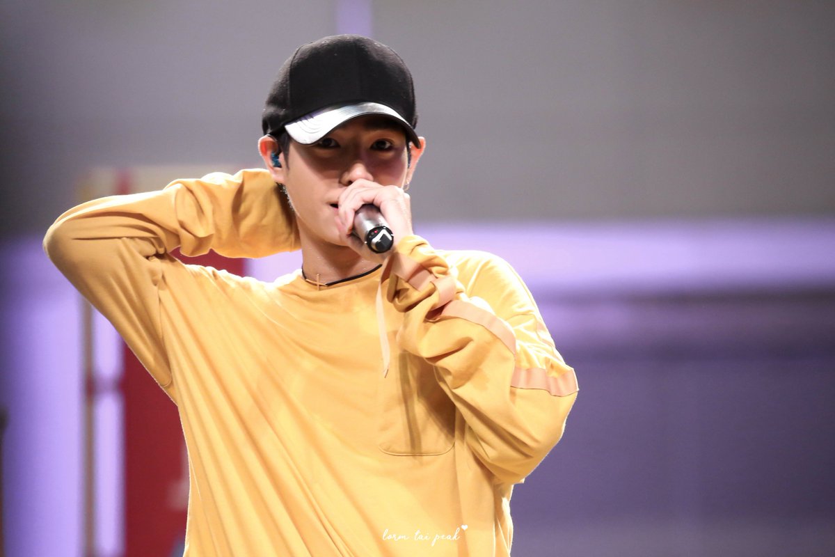 Lorm_Tai_Peak's tweet image. หนายยยย เช็คหูซิ กางเท่ากันอะยาง เอ้ยมะช่ายย ได้ยินชัดอะยางง 555 #TheMomentsOfLorm_Tai_Peak #palitgallery #เป๊กผลิตโชค