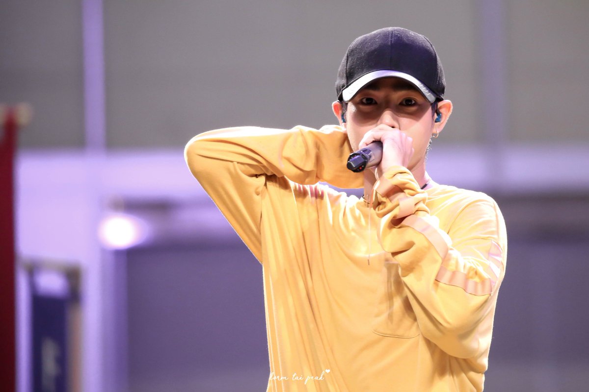 Lorm_Tai_Peak's tweet image. หนายยยย เช็คหูซิ กางเท่ากันอะยาง เอ้ยมะช่ายย ได้ยินชัดอะยางง 555 #TheMomentsOfLorm_Tai_Peak #palitgallery #เป๊กผลิตโชค