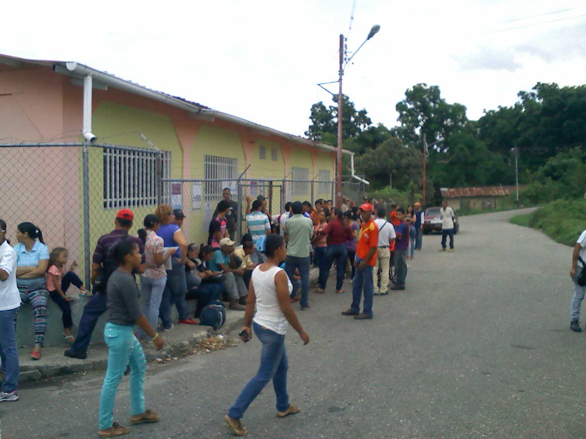 cbit_lahoyada's tweet photo. #VenezuelaVotaHoy Tutora Cbit Municipio Carvajal Trujillo. Listo con mi Voto, Siempre Comprometida @ajacquep @salatrujillompp @Fundabit https://t.co/CN0n3MIYjZ