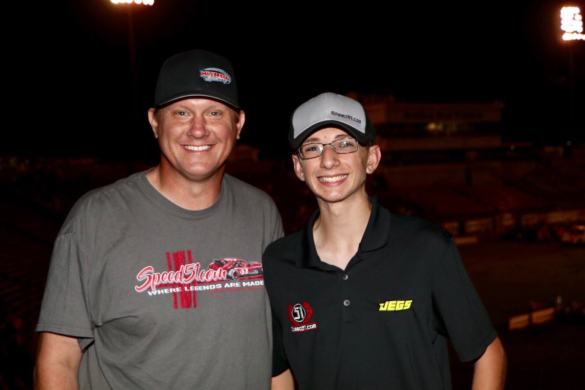 derrickcanfield's tweet photo. What an experience to go to the "Madhouse" @BGSRacing with the @speed51dotcom crew. https://t.co/eeX1EMe3lL
