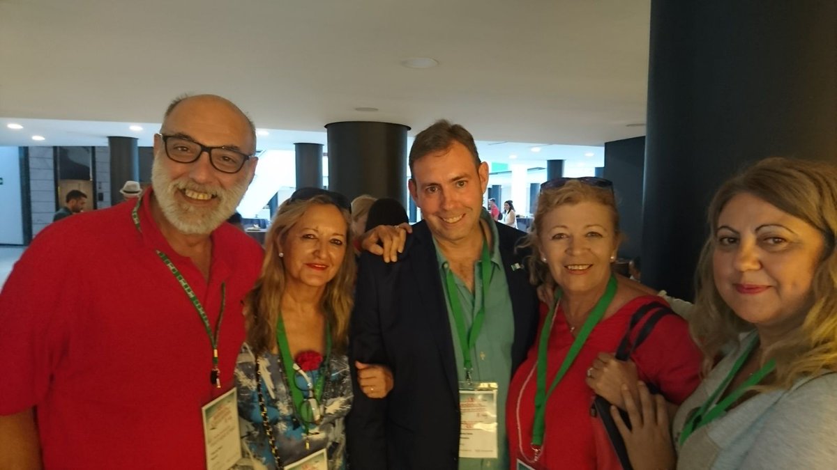 937908Mcm's tweet photo. Con compañeras y J.A. Rodríguez
@EvaMnguez @maika_30 @jumasa85 @vascolandio @LILLOTERESA @mtgarcia82 @MyriamSempere @AmoedoCom @PYRATA64 🌹✊❤ https://t.co/RmGfc9DOD7