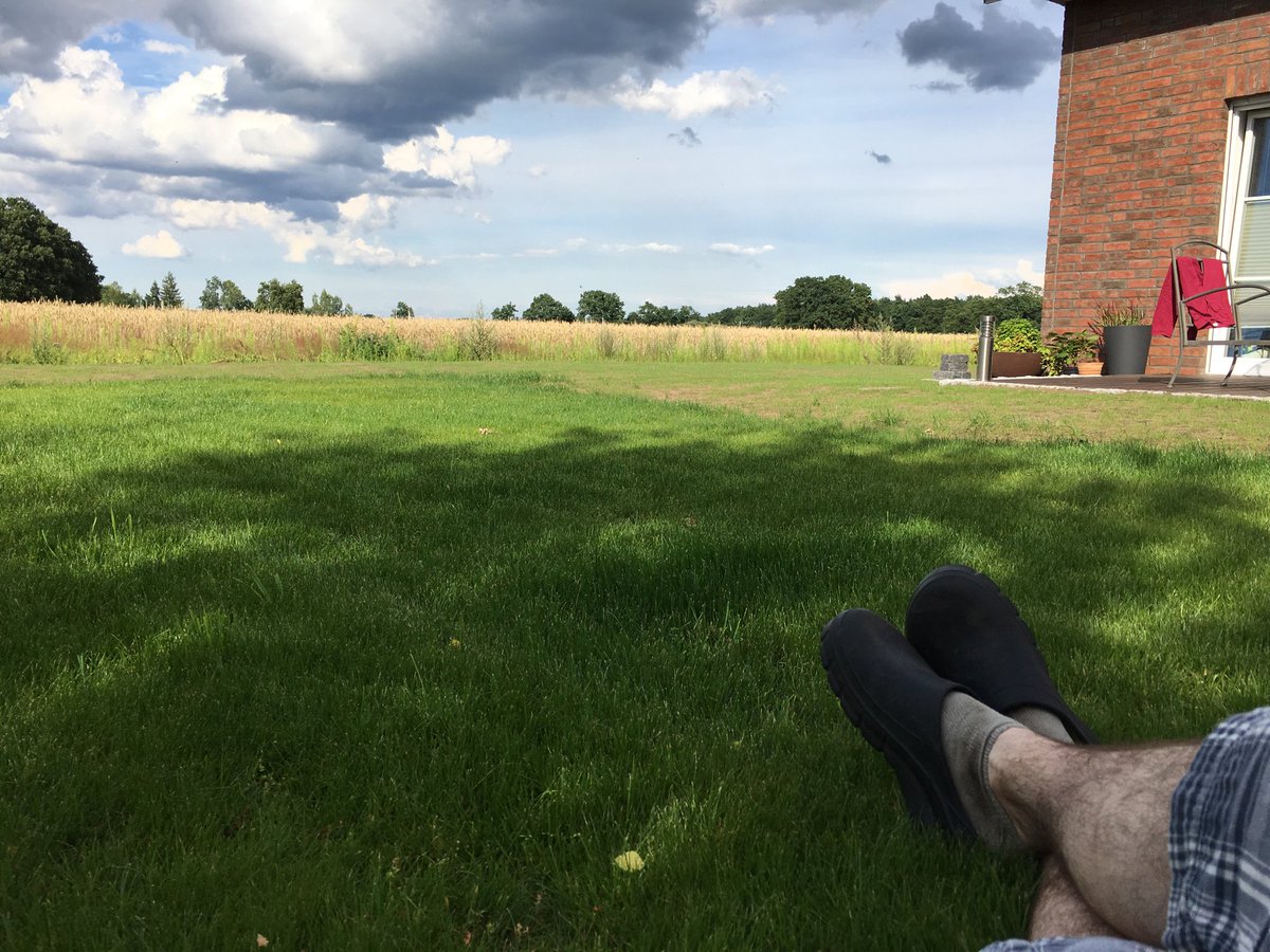 AniUndThomas's tweet photo. Ein bischen Sommer im
Garten. #LivingTheGoodLive https://t.co/dxBv02GXoT