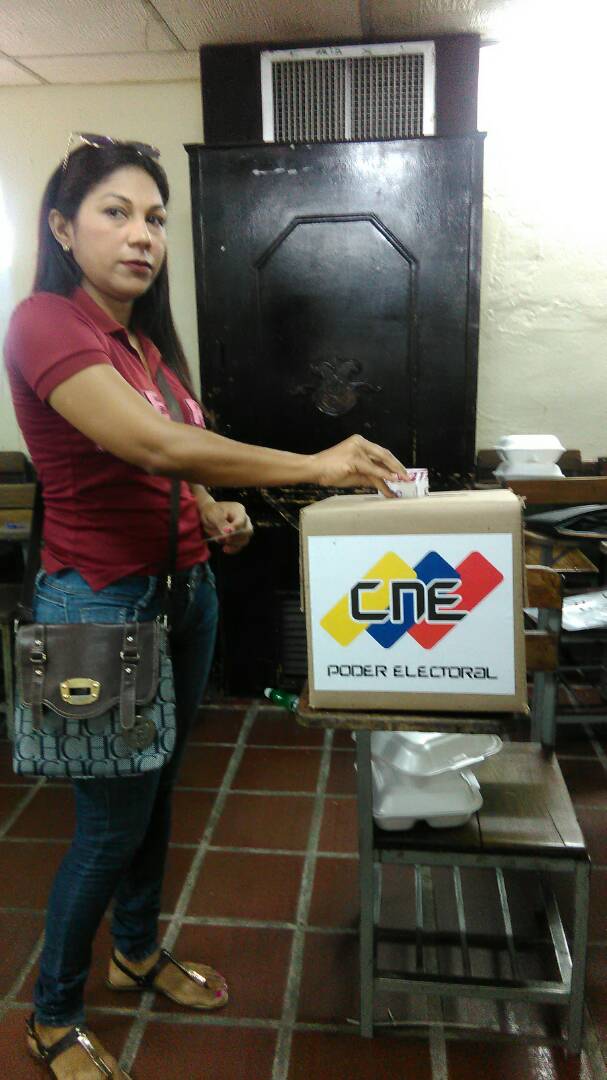 jobreramm's tweet photo. #VenezuelaVotaHoy juventud obrera del metro de maracaibo dice Si a la Paz  @NicolasMaduro @gerdul @elarcangeljhon @elyrsc @EdisonB25 https://t.co/l08HK3IGN4