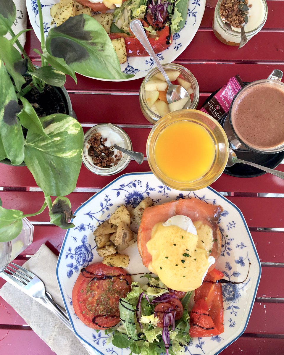 CarlosArnelas's tweet photo. The perfect brunch in #Madrid and in the best company with my friend Justus F Hansen ! 🤳🏼🥂🍳🥓🥐☕️🍹#murcafe @murcafe #brunch #brunchtime https://t.co/lFBCNJKq6a