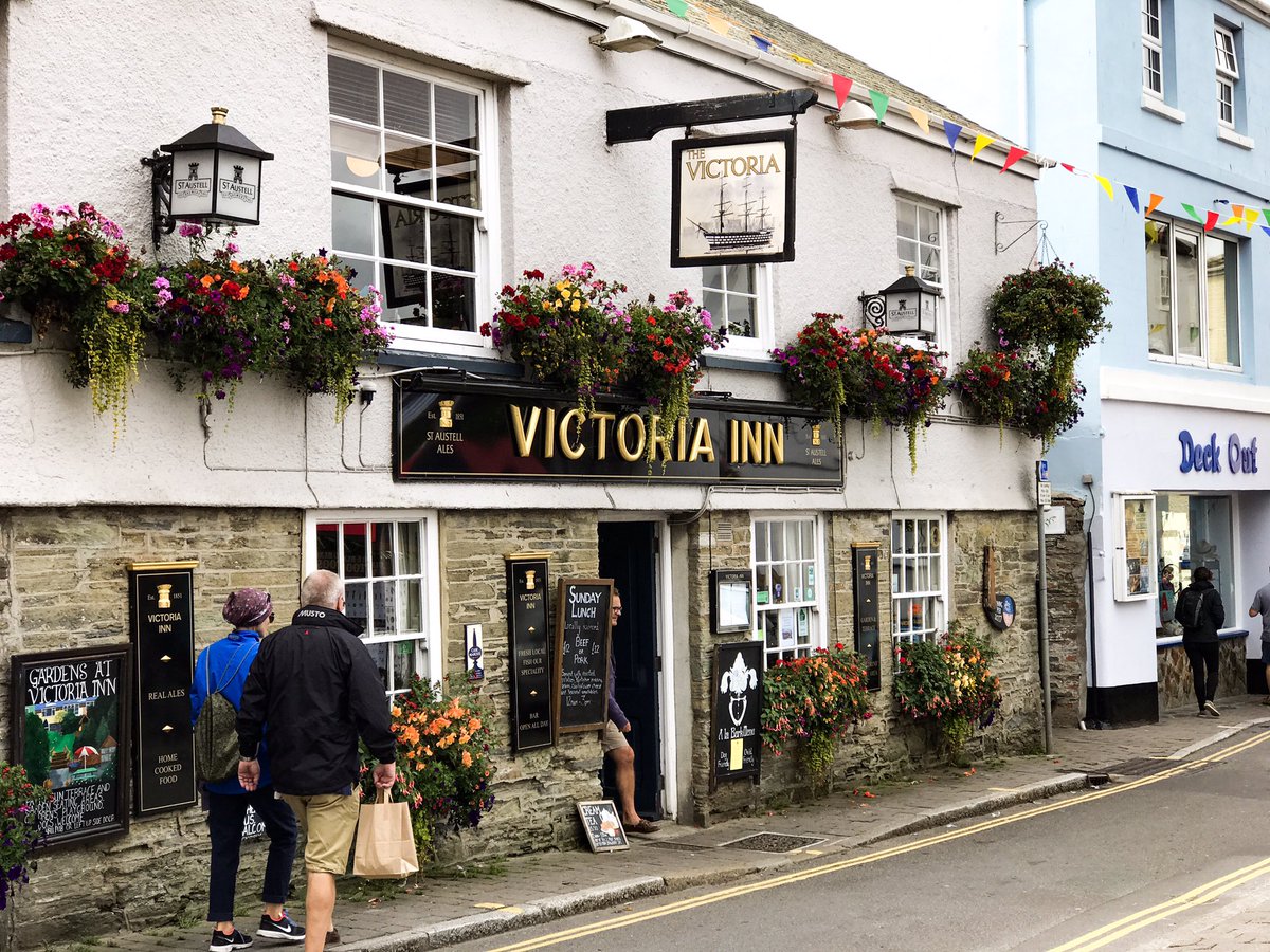 TorquayTourist's tweet photo. Nice trip to #salcombeharbour today with the crew. Pub lunch at this place is just what we needed! #salcome #devon #mydevon #boosttorbay https://t.co/sBXlTunP4R