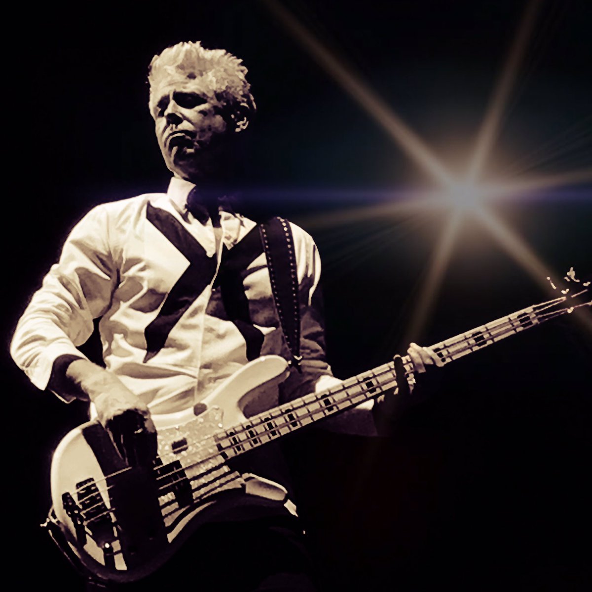 RenateReinders's tweet photo. @U2 #joshuatreetour2017 #u2 @ACorbijn_News #AdamClayton magic..love...trust.#nofear https://t.co/yAbOOyesUx