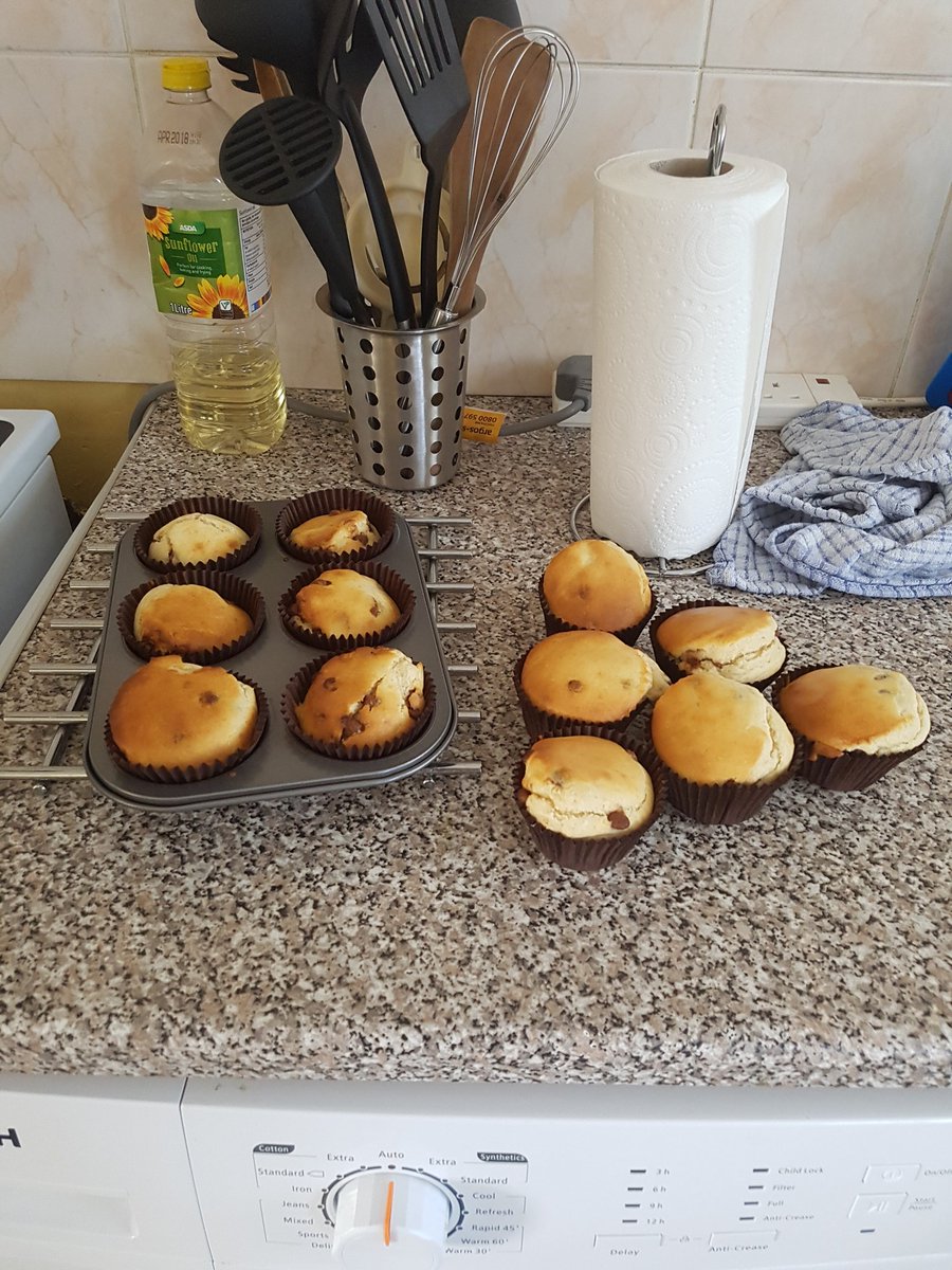 pinkieceri's tweet photo. #chocchipmuffins #firsttimebaking #lookok https://t.co/BUos2Gphvz