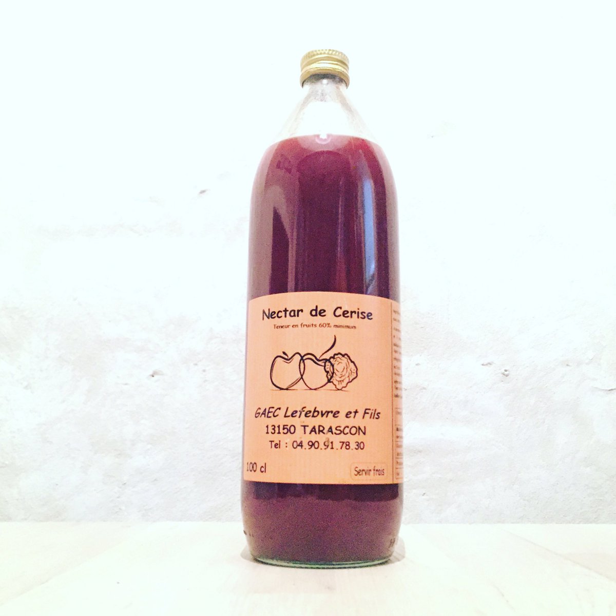 LPdeProvence's tweet photo. Le nectar de cerise s invite dans vos verres 🍒🍒🍒
À servir frais tout au long de la journée 😋
https://t.co/MFpa7pC0yw https://t.co/jxMk5J4koR