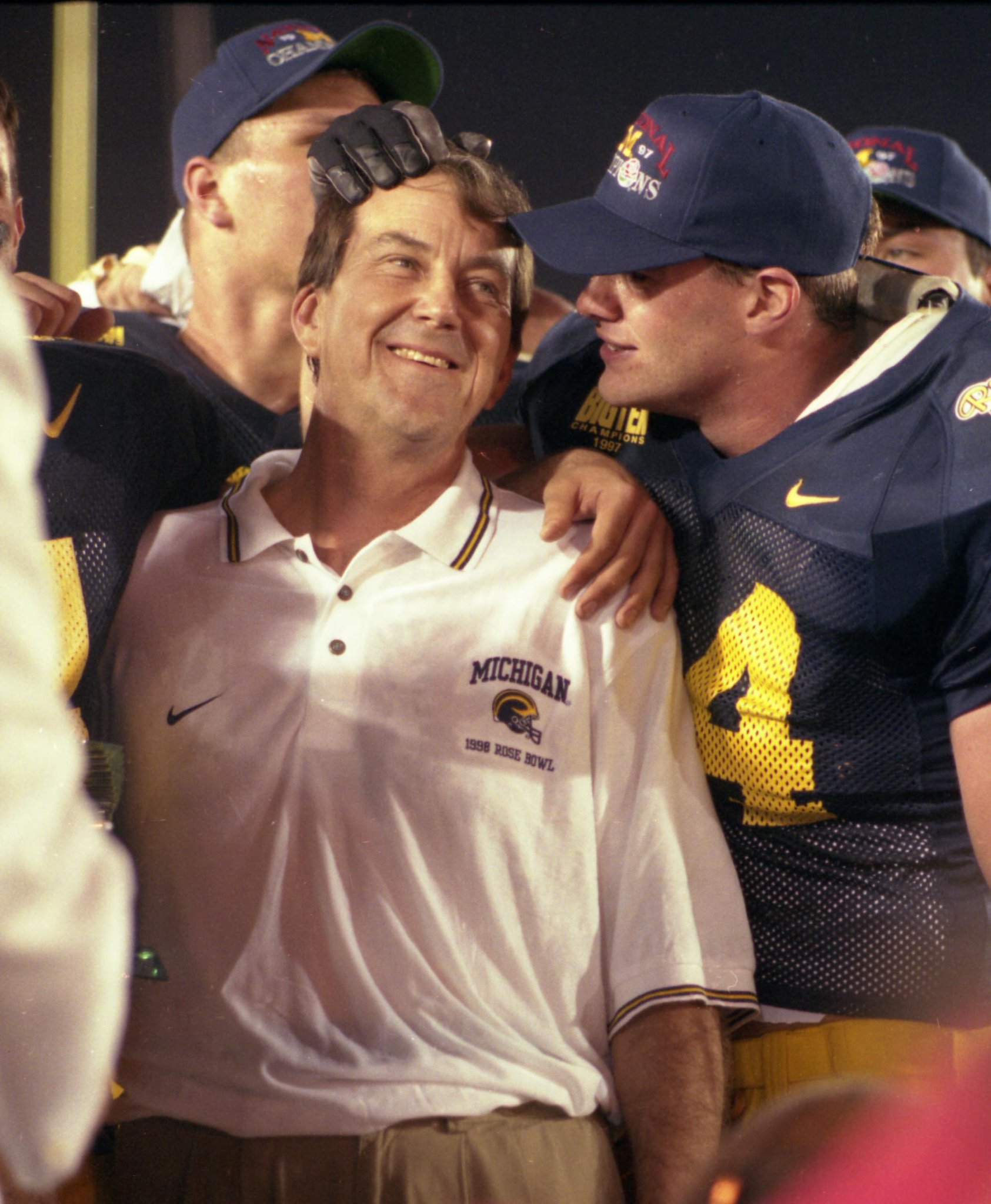 Happy 72nd birthday to former coach Lloyd Carr! 