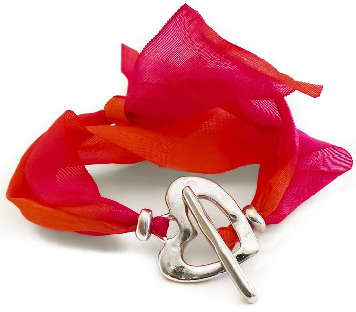 KunjaniNaples's tweet photo. 1 day left to enter &amp; WIN a bracelet from Oh Voila for you + friend! Use #kunjanihero and explain why she's ur hero. 5 winners by 7/31! https://t.co/D2zqjcBxSE